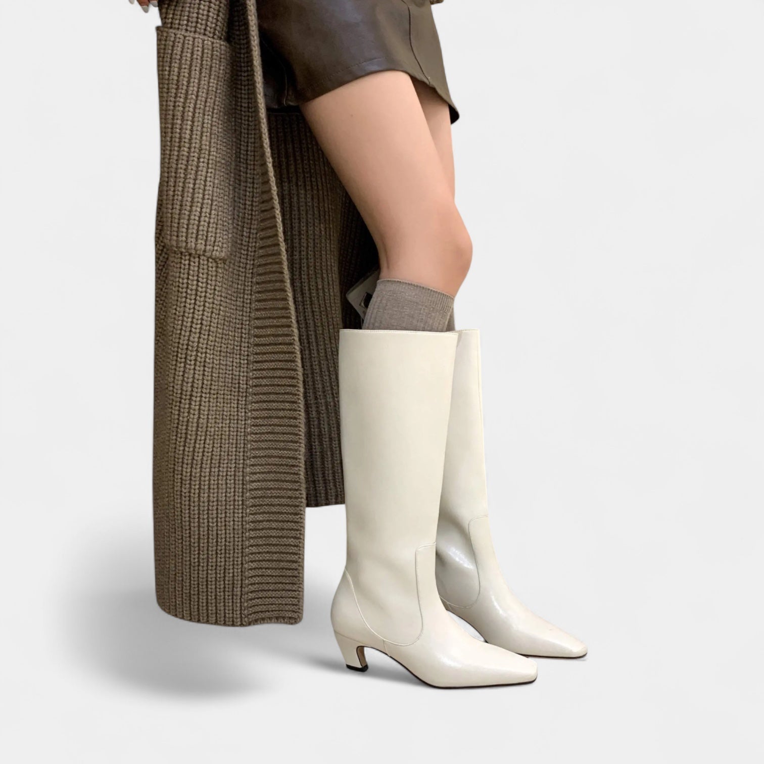 Women’s Knee-High Heeled Boots – Pointed Toe, Mid Heel