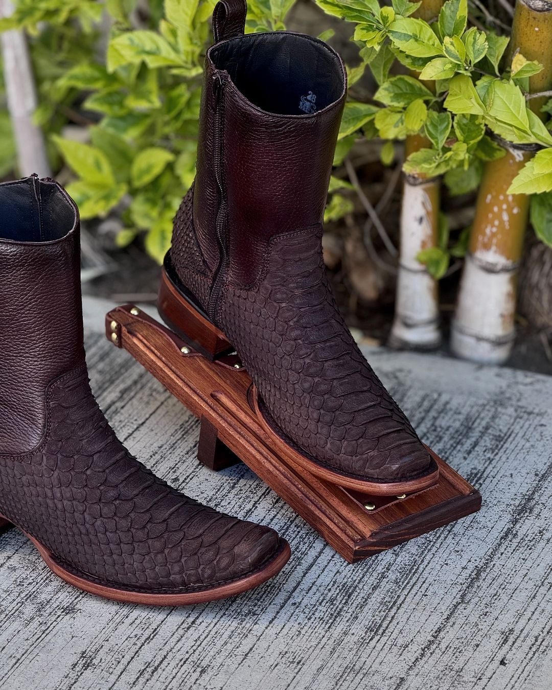 Men’s Luxury Western Leather Boots – Handcrafted Elegance & Distinct Texture