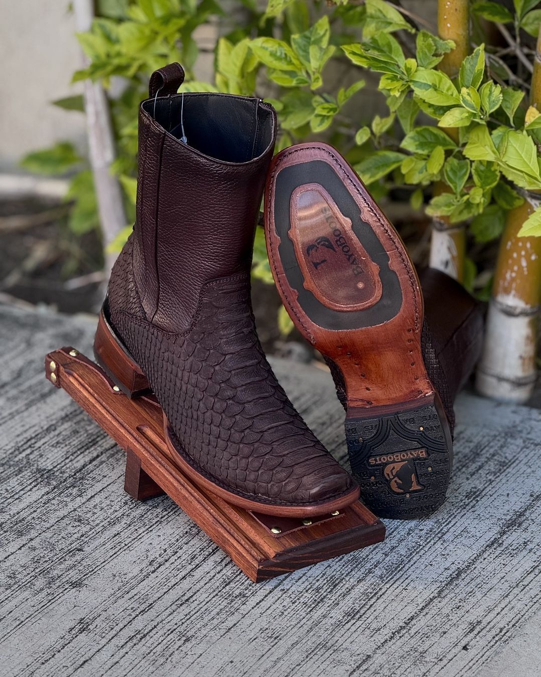 Men’s Luxury Western Leather Boots – Handcrafted Elegance & Distinct Texture