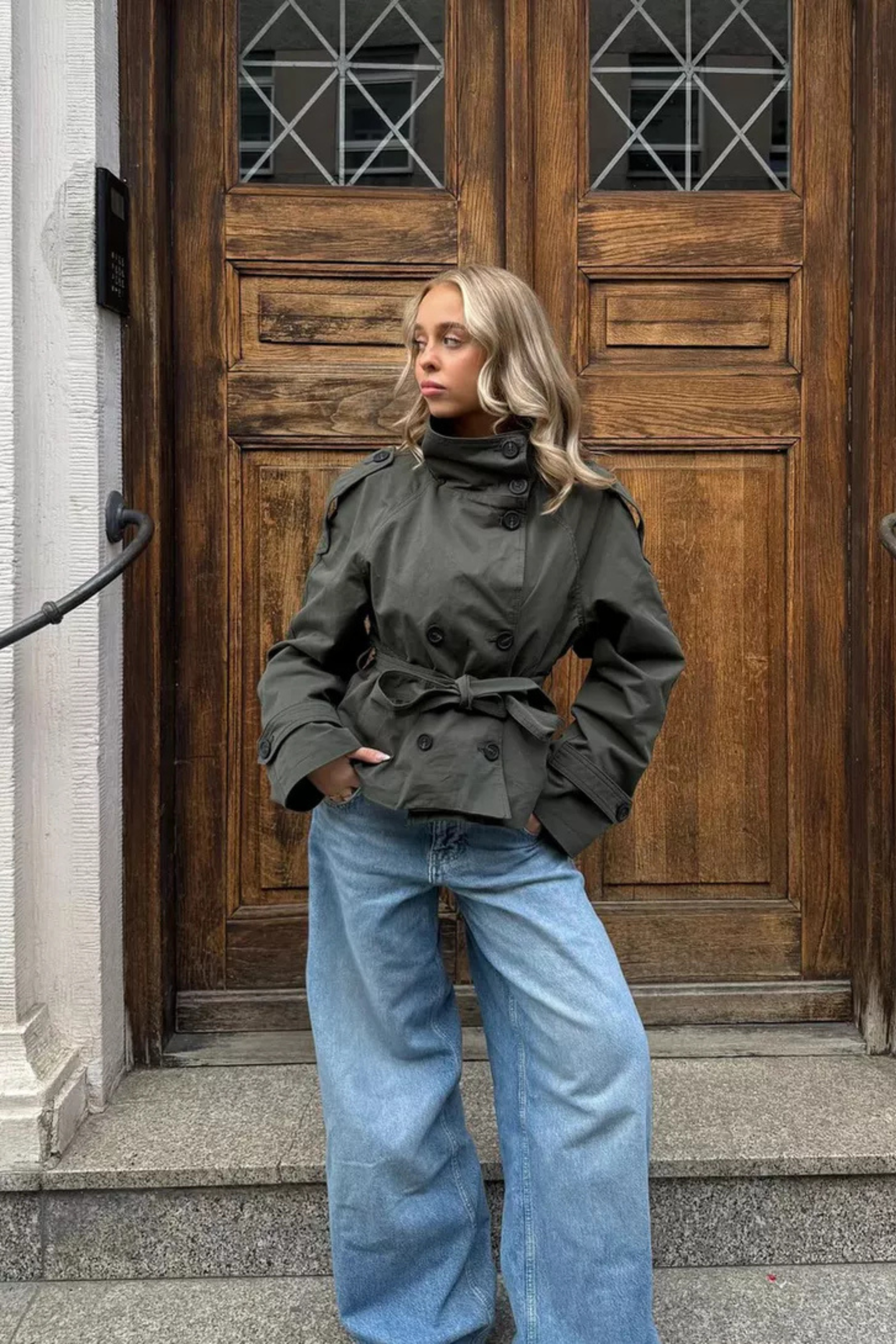 Women’s Short Trench Jacket – Modern Double-Breasted Lightweight Coat