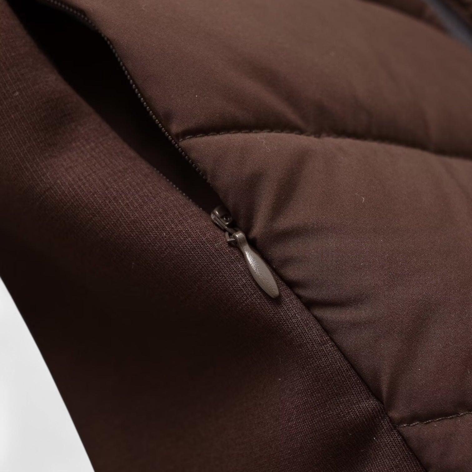 Women’s Quilted Hooded Jacket – Lightweight & Fitted Design