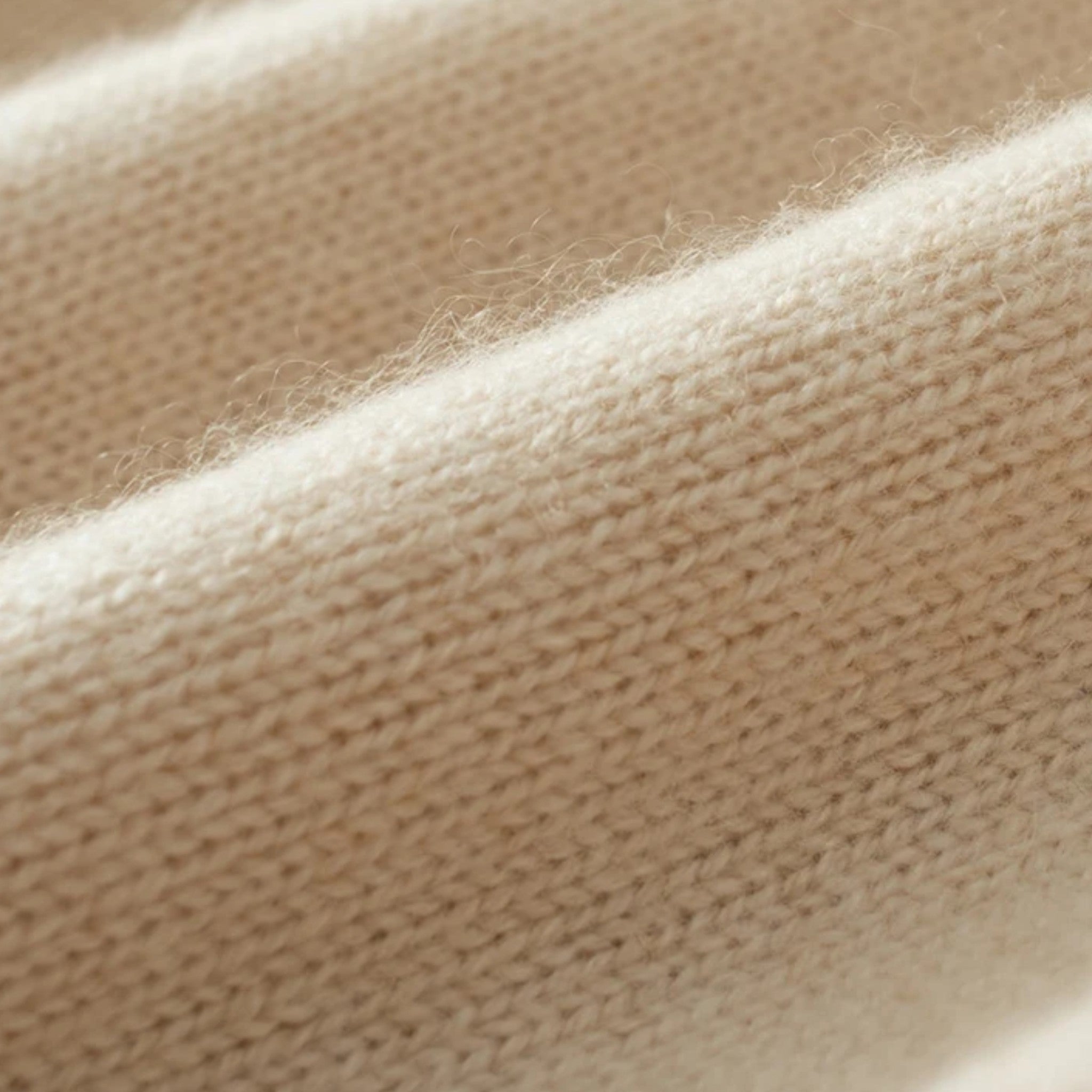 Women’s Oversized Roll Neck Jumper – Soft Knit, Relaxed Fit