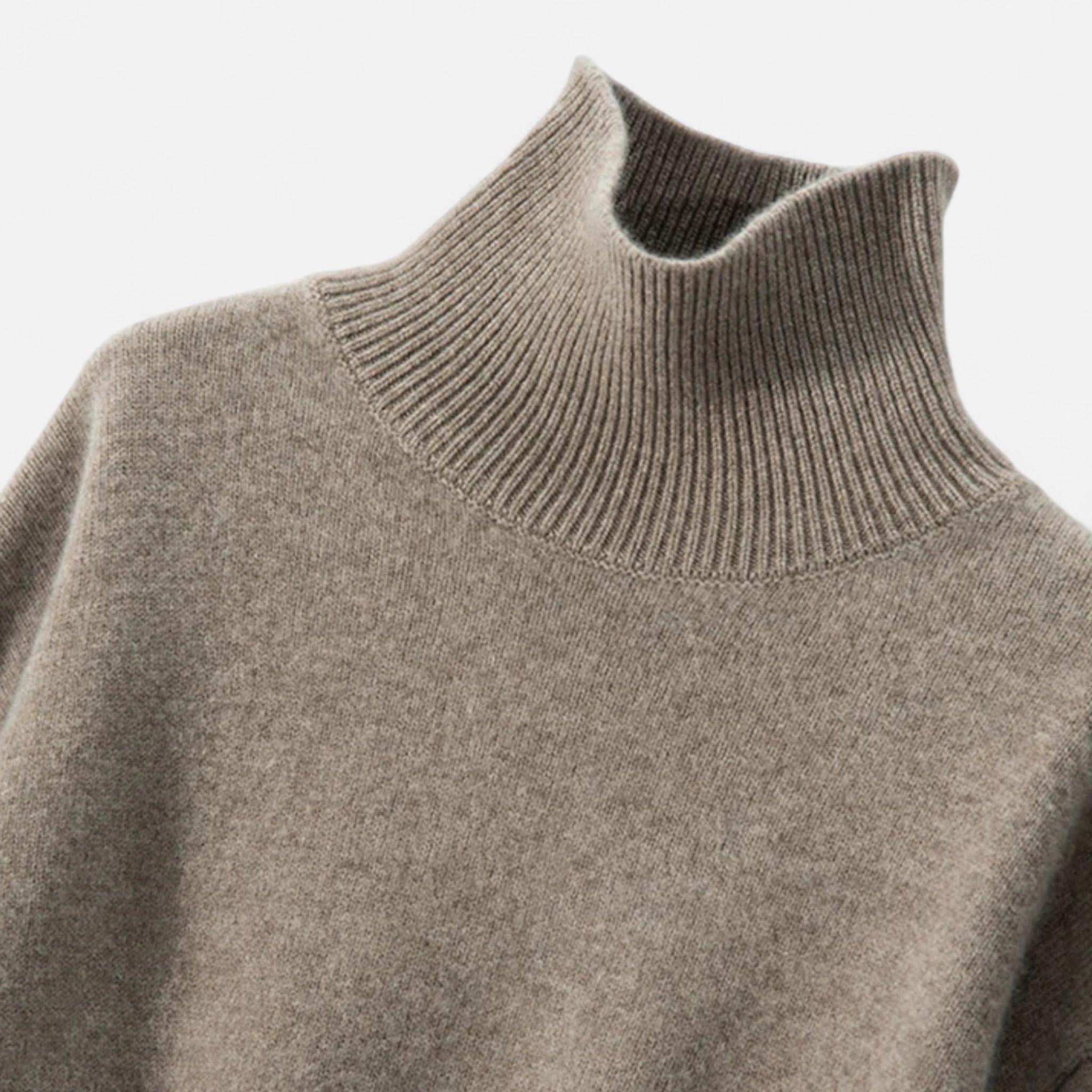 Women’s Oversized Roll Neck Jumper – Soft Knit, Relaxed Fit