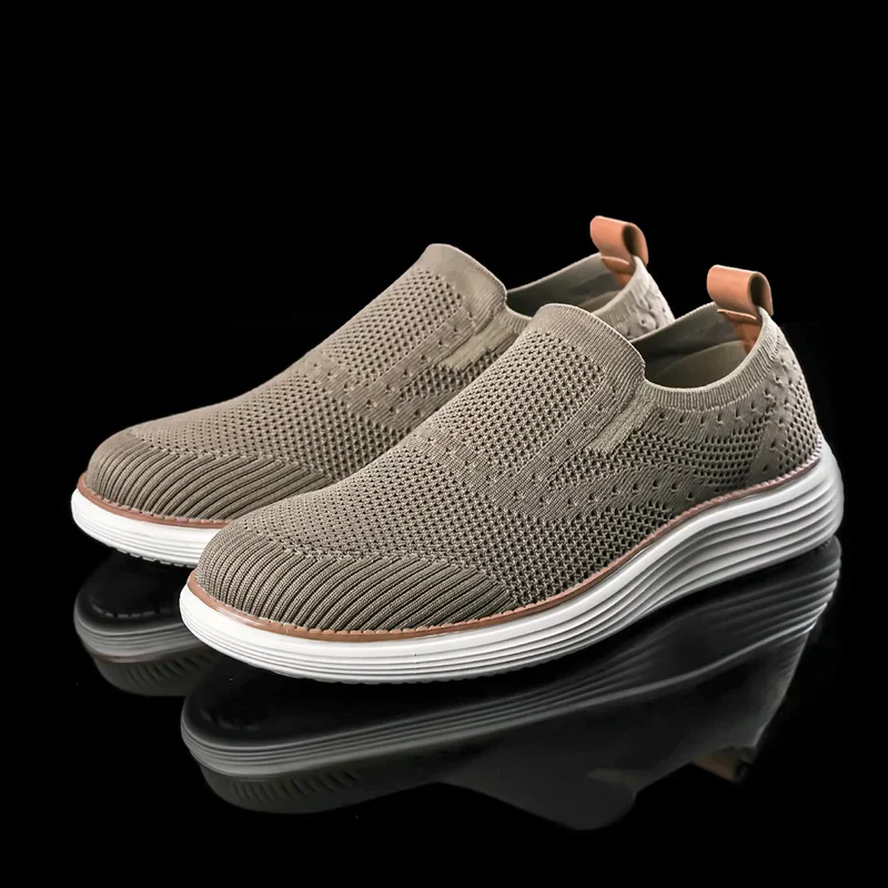 Men’s Lightweight Slip-On Knit Sneakers – Breathable Comfort & Modern Design